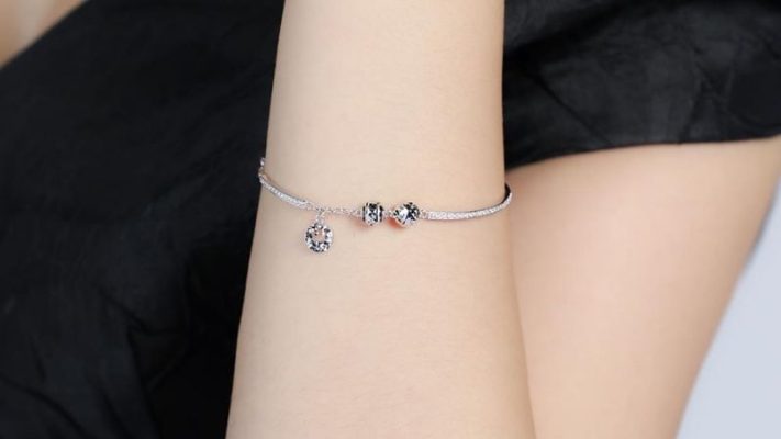đứt vòng tay bạc